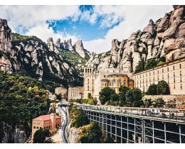 Montserrat da Barcellona con bus e treno a cremagliera